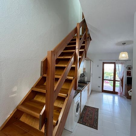 Casa Sviluppata Su Due Piani Con Doppia Veranda E Parcheggio Privato San Teodoro  Exterior photo