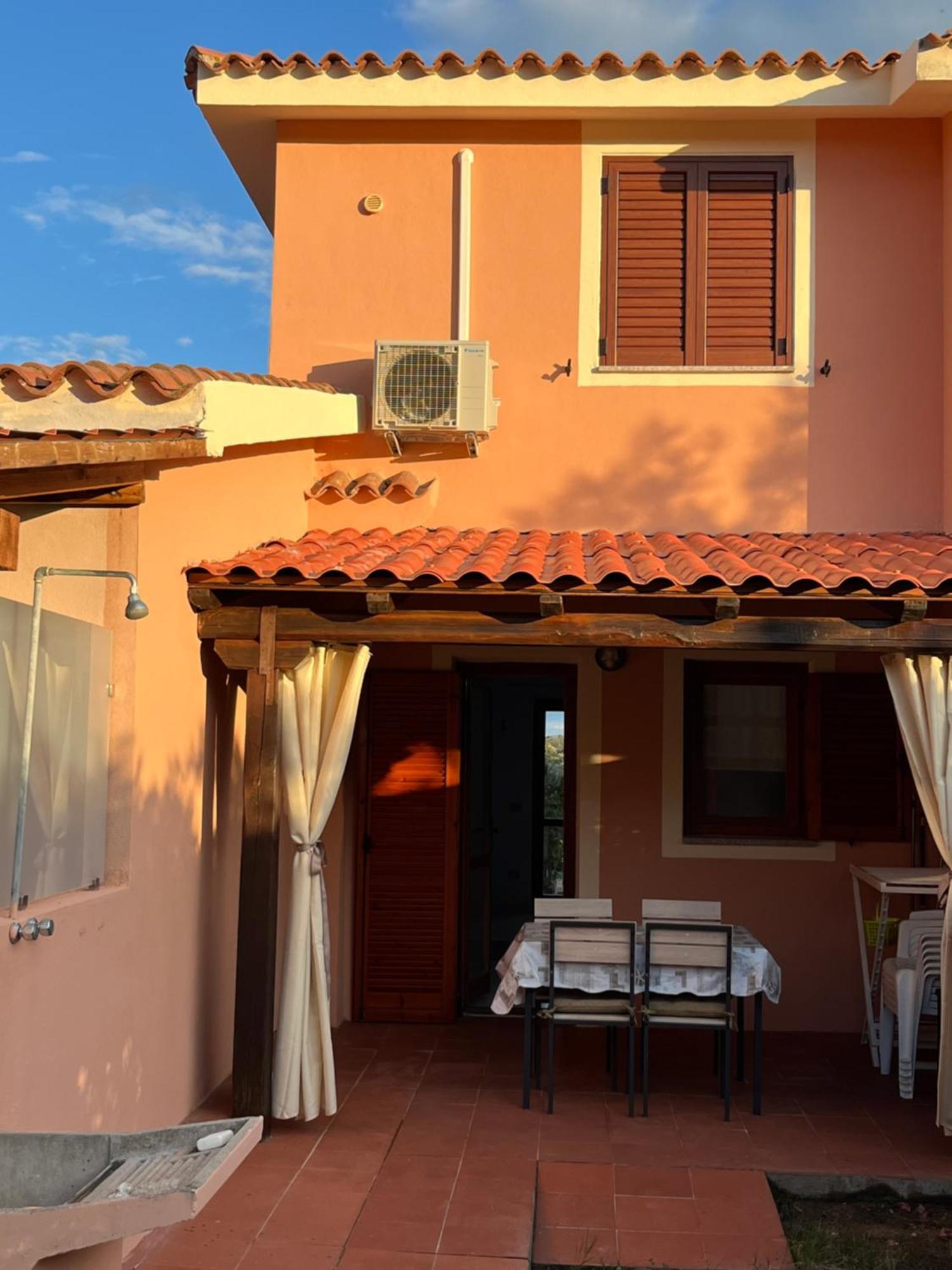 Casa Sviluppata Su Due Piani Con Doppia Veranda E Parcheggio Privato San Teodoro  Exterior photo