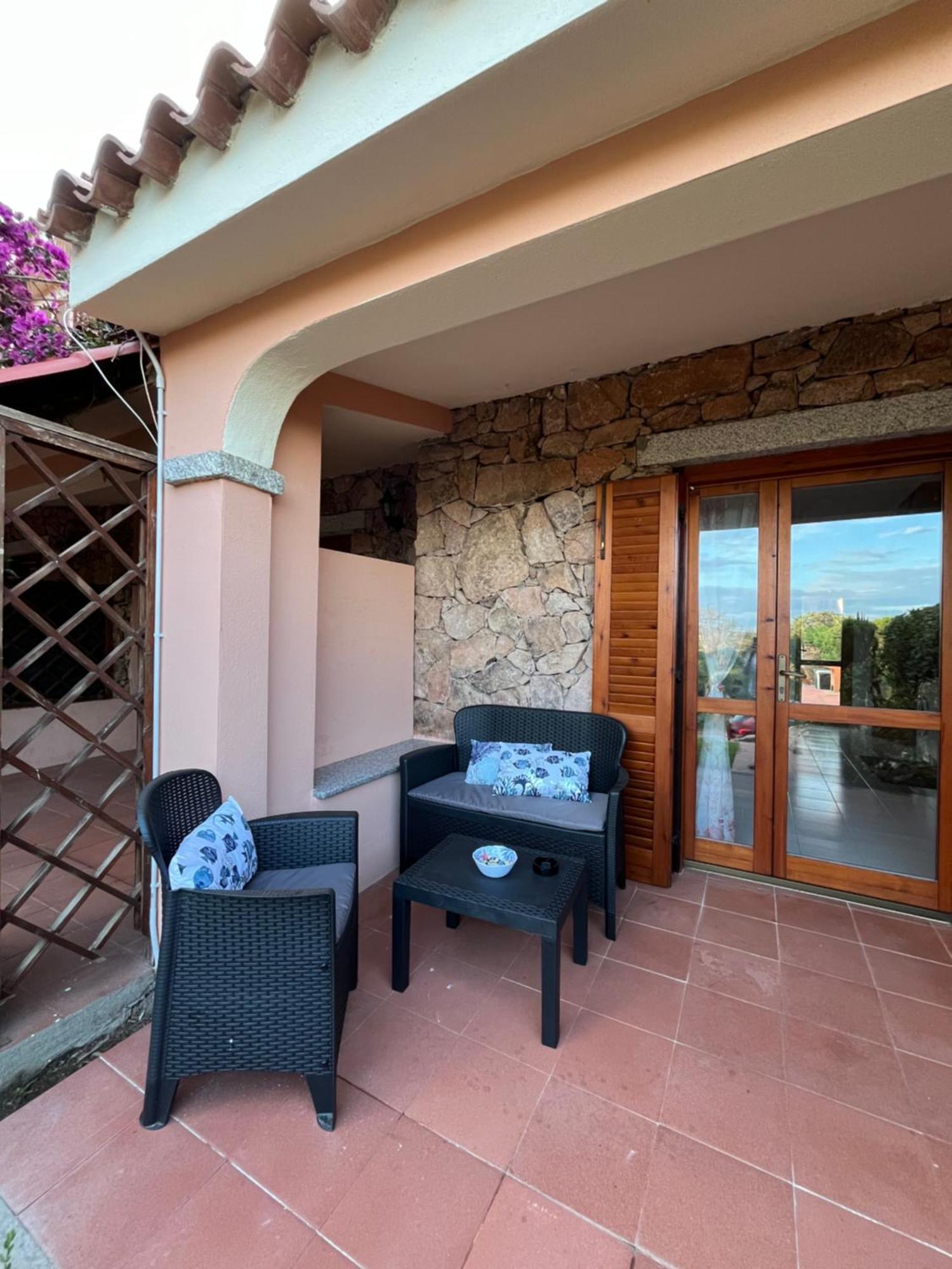 Casa Sviluppata Su Due Piani Con Doppia Veranda E Parcheggio Privato San Teodoro  Exterior photo