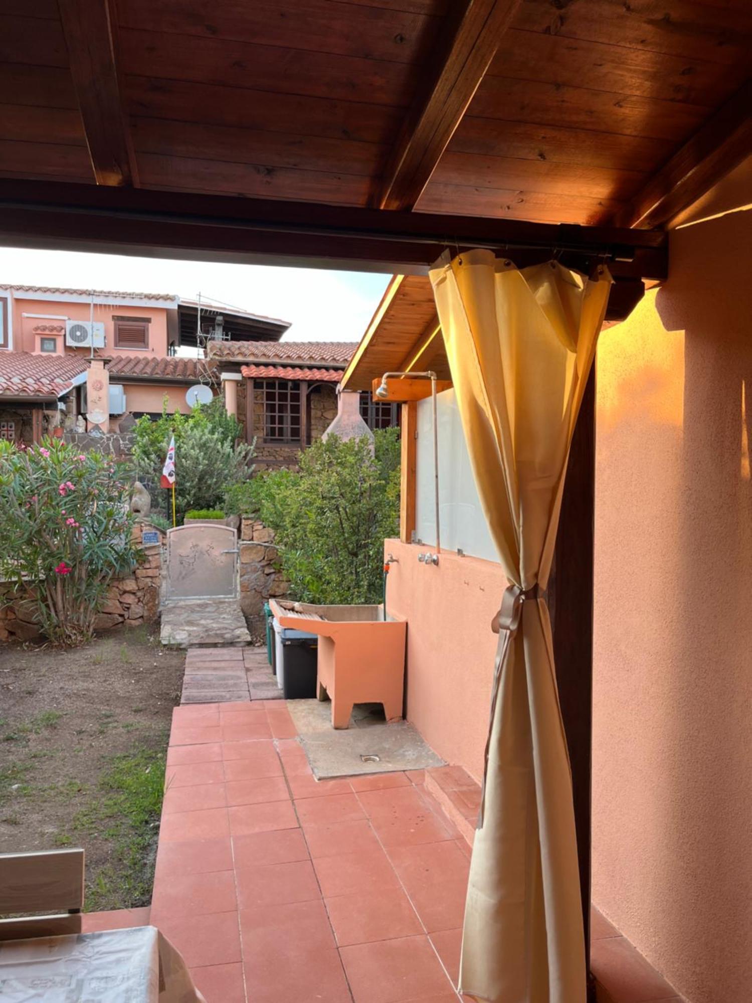 Casa Sviluppata Su Due Piani Con Doppia Veranda E Parcheggio Privato San Teodoro  Exterior photo