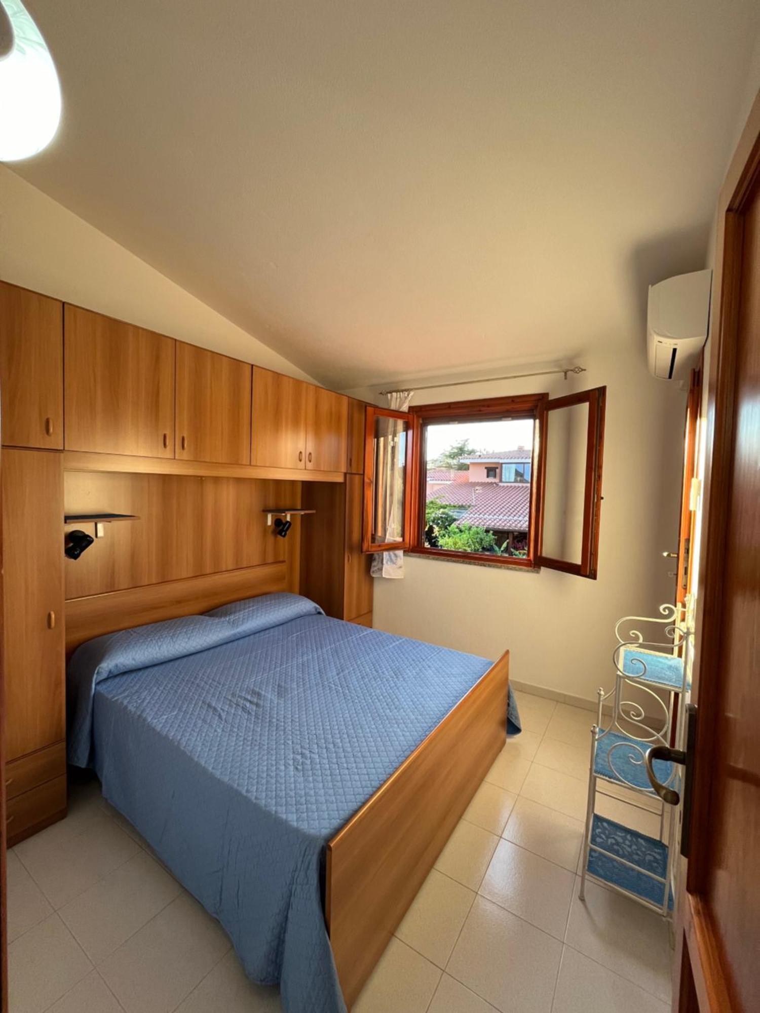 Casa Sviluppata Su Due Piani Con Doppia Veranda E Parcheggio Privato San Teodoro  Exterior photo