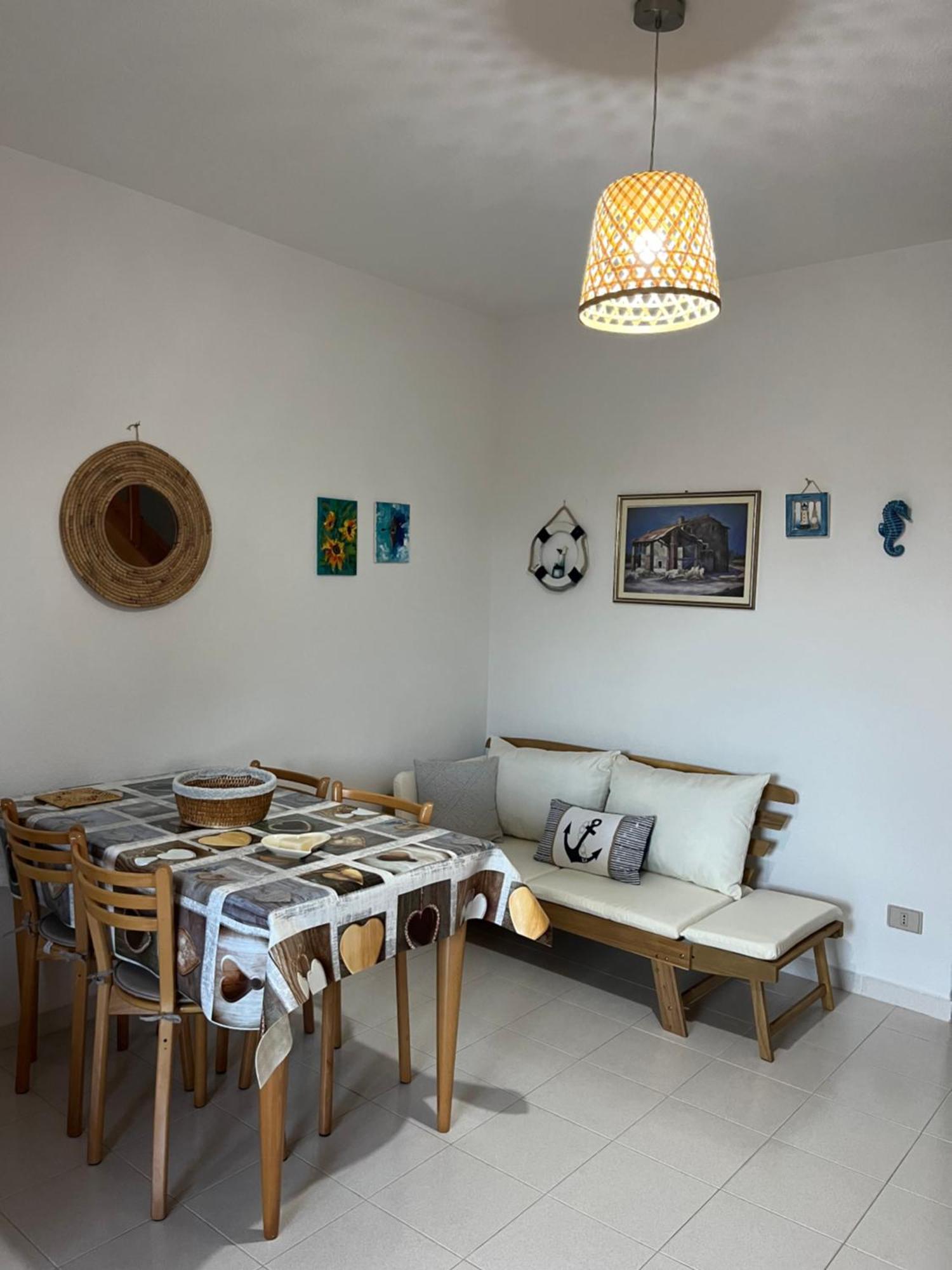 Casa Sviluppata Su Due Piani Con Doppia Veranda E Parcheggio Privato San Teodoro  Exterior photo