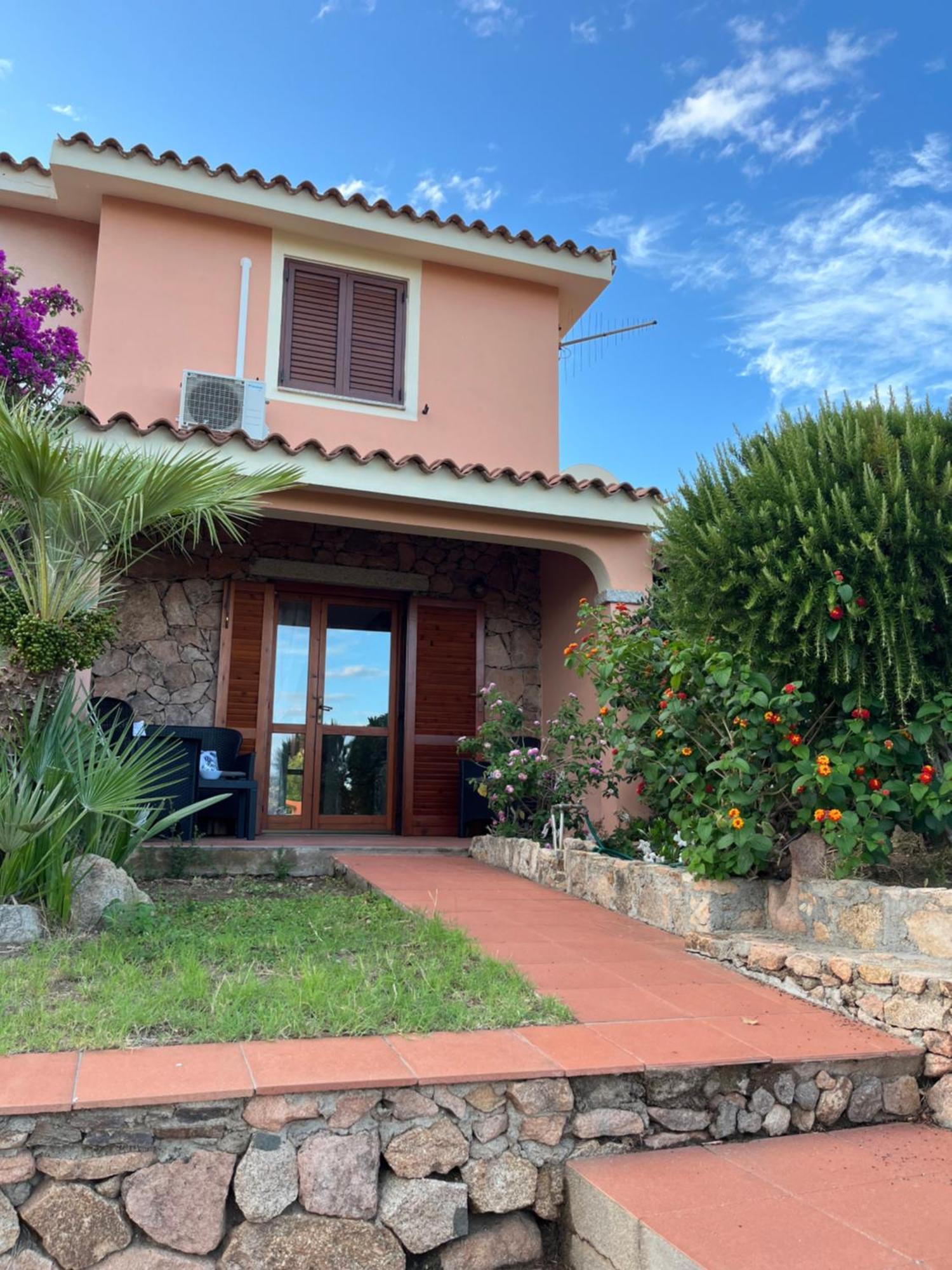Casa Sviluppata Su Due Piani Con Doppia Veranda E Parcheggio Privato San Teodoro  Exterior photo